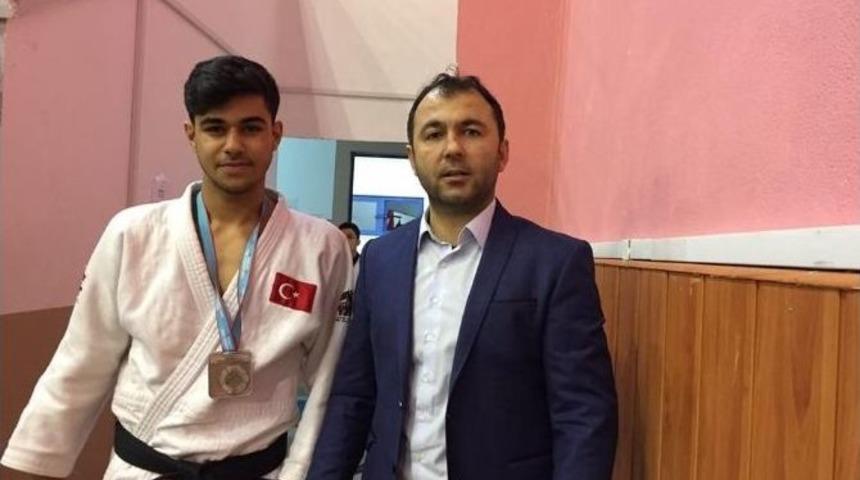 Salihli Belediyespor, &Uuml;mitler Judo 1. Ligine Y&uuml;kseldi