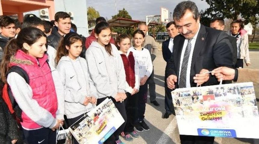 Başkan &Ccedil;etin&rsquo;den Sporculara Malzeme Yardımı