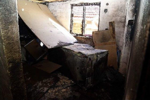 6 Kişilik Aile, Kış G&uuml;n&uuml; Evsiz Kaldı 1