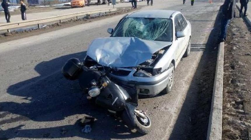 Otomobilin &Ccedil;arptığı Motosiklet S&uuml;r&uuml;c&uuml;s&uuml; &Ouml;ld&uuml;