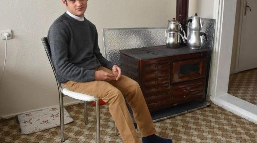 Engelli Gen&ccedil;, Videoyla Başkandan K&ouml;m&uuml;r Istedi