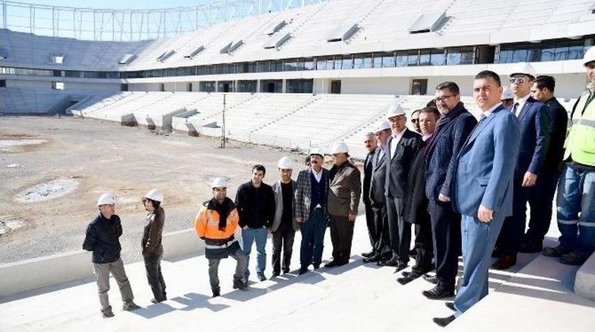 Başkan S&ouml;zl&uuml; Stadyum İnşaatını Gezdi