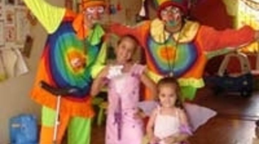 Neşeli Bir D&uuml;nya: Kids Stop