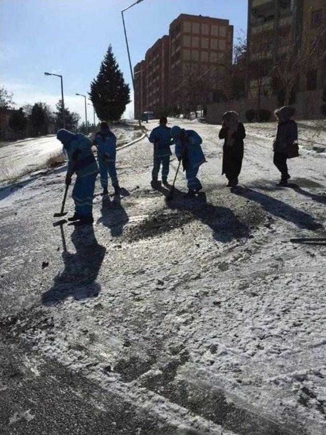 Yollarda Mahsur Kalanlara Eyyübiye Belediyesi Yetişti