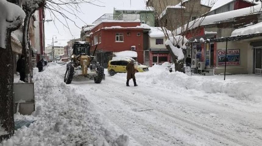 Bing&ouml;l Belediyesi Karla M&uuml;cadele &Ccedil;alışmalarını S&uuml;rd&uuml;r&uuml;yor
