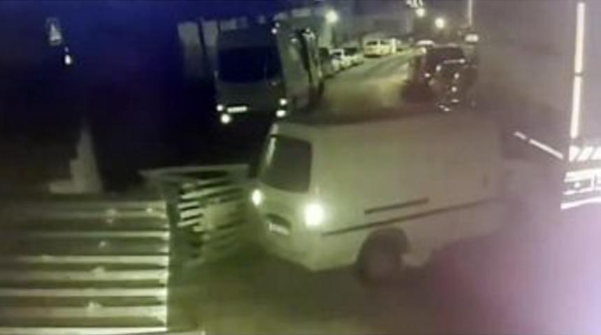 Kağıthane&rsquo;deki Buzlanmanın Neden Olduğu Kaza Kamerada