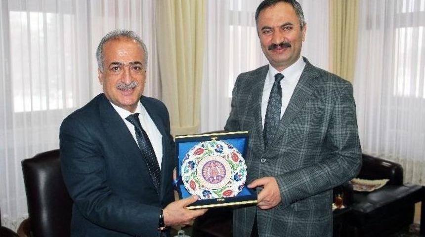 Adalet Akademisi Başkanı&rsquo;ndan Rekt&ouml;r &Ccedil;omaklı&rsquo;ya Ziyaret