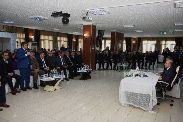 Vali Demirtaş, Ceyhan&rsquo;da Muhtarlar Ve Stk Temsilcileri İle Bir Araya Geldi 3