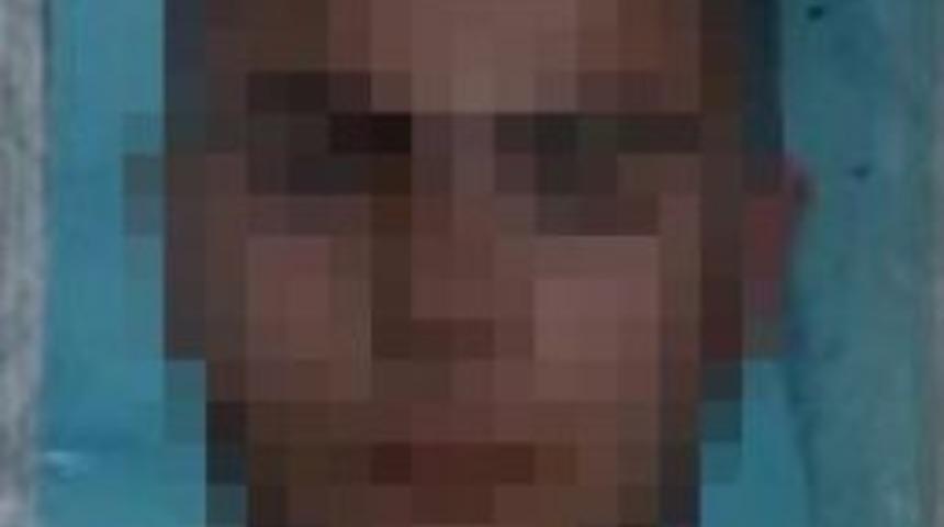 Uyuşturucu Parası Vermeyen Babasını Bı&ccedil;akladı