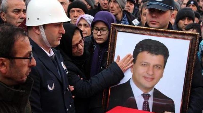 Kanserden &Ouml;len Belediye Başkanı Toprağa Verildi