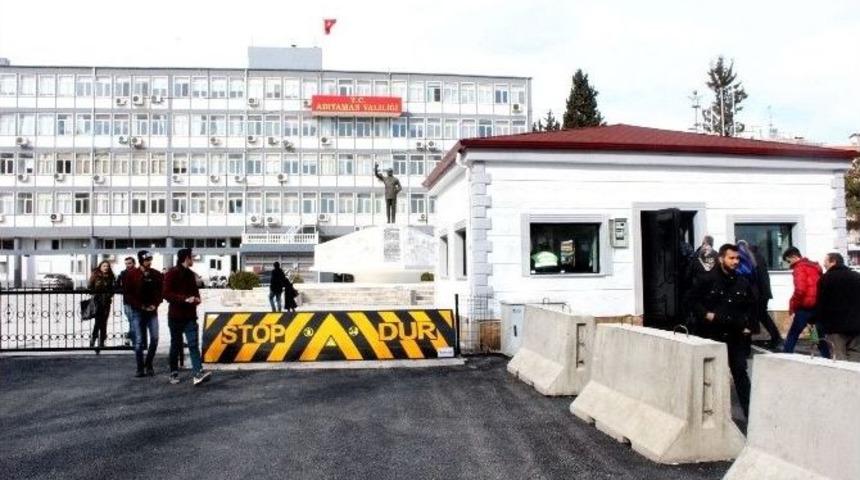 Adıyaman Valiliğine Giriş Daha G&uuml;venli Hale Getirildi