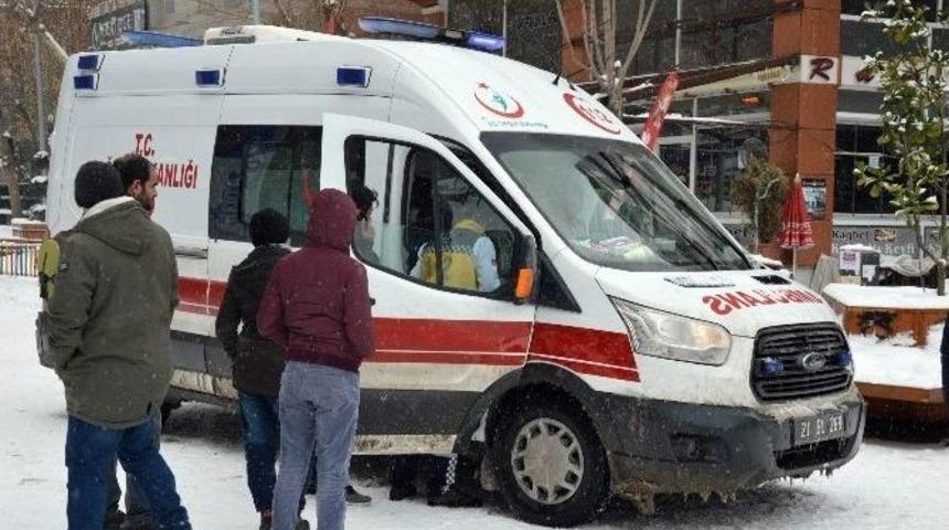 Diyarbakır&rsquo;da Silahlı Kavga: 1 Yaralı