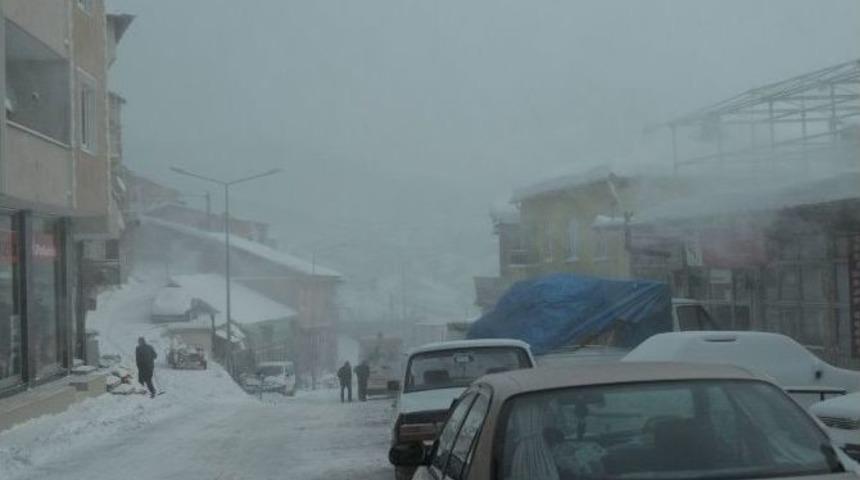 &Ccedil;elikhan&rsquo;da Kar Ve Tipi Hayatı Olumsuz Etkiledi