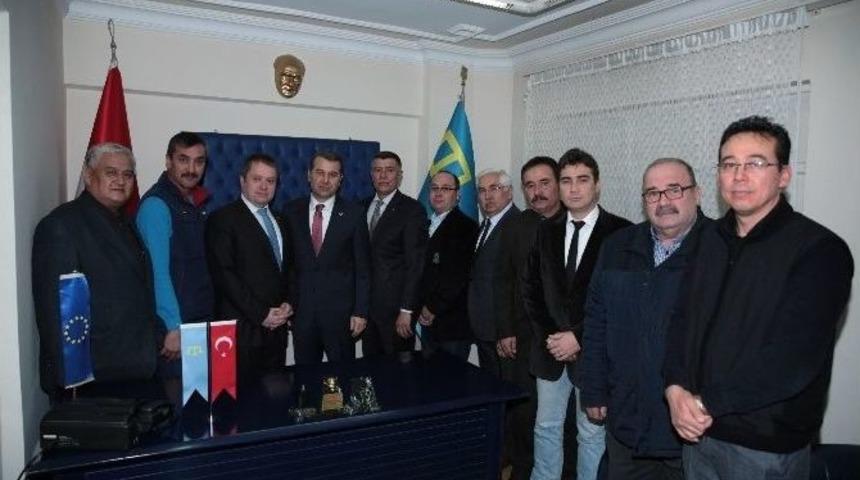 Vali Çelik, Kırım Türklerini Ziyaret Etti