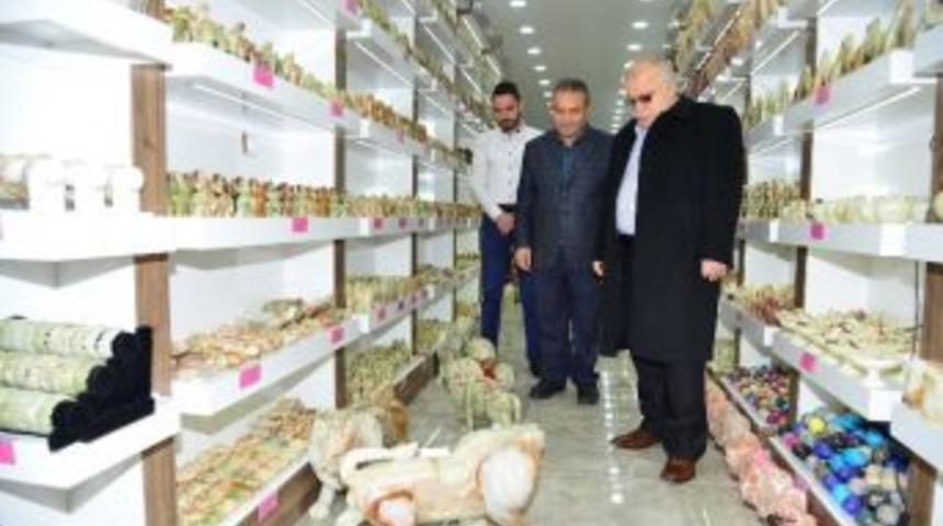 Vali Necati Şent&uuml;rk&rsquo;ten Onyx Taş İşlemeciliğine Destek