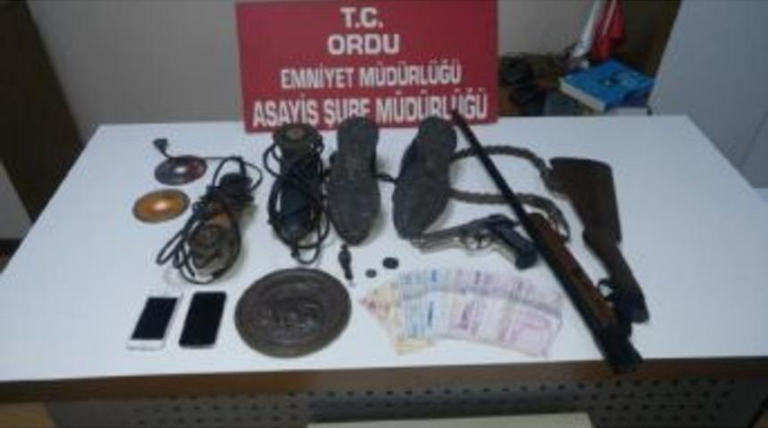 Hırsızlık Ş&uuml;phelisi Karda Bıraktığı Ayak Izinden Yakalandı