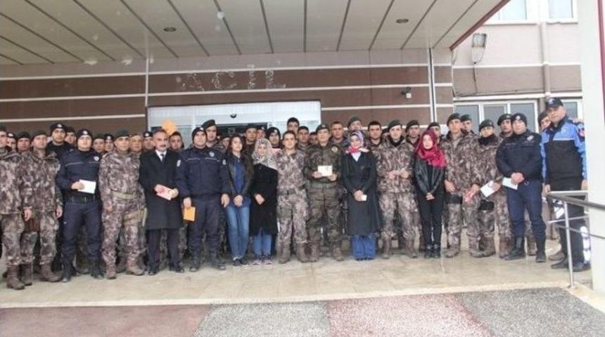 Şehit Yakını Ve &Ouml;ğrencilerden Polise Mektupla Destek