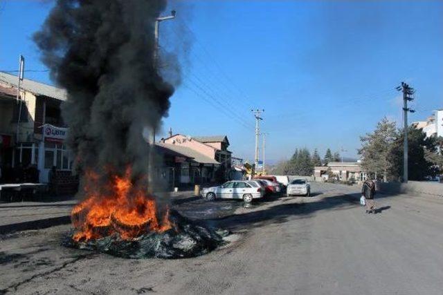 İşsiz Kalan Kamyoncular Lastik Yaktı 2
