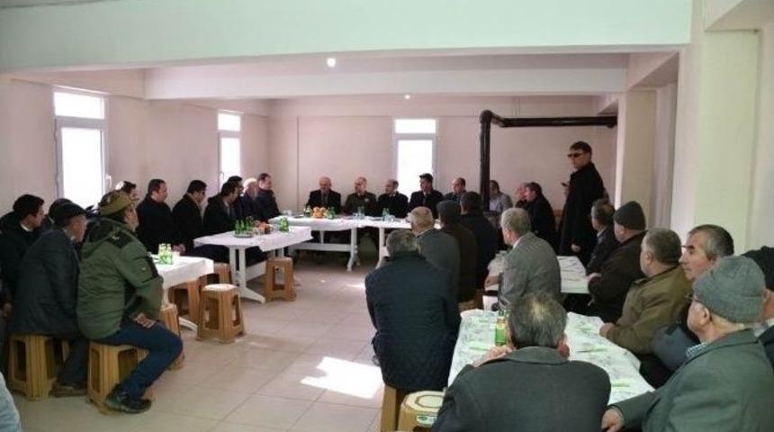 Vali Aktaş K&ouml;y Ziyaretlerinde