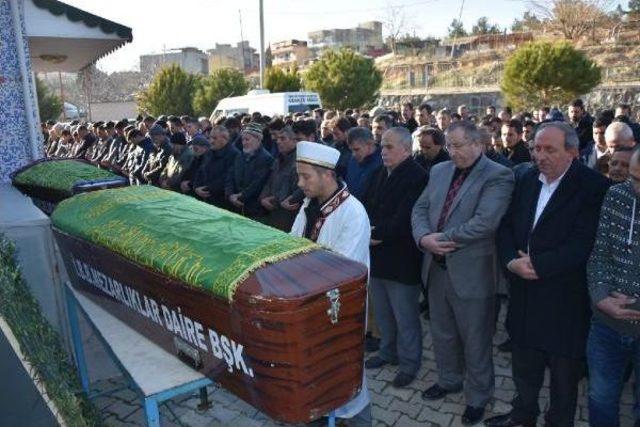 Kazada &Ouml;len Nişanlı &Ccedil;ift Ile Anne Toprağa Verildi 1