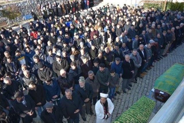 Kazada &Ouml;len Nişanlı &Ccedil;ift Ile Anne Toprağa Verildi 2