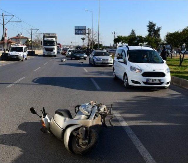 Otomobilin Çarptığı Motosikletli Ağır Yaralandı