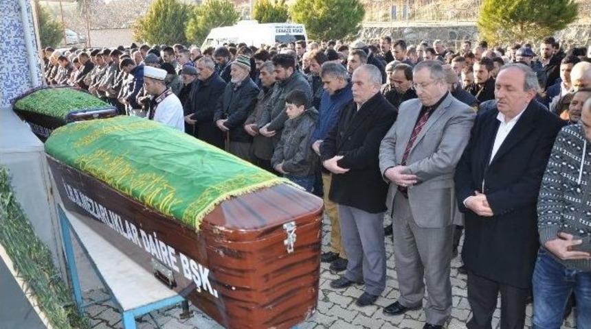 Kazada &Ouml;len Anne Ve Nişanlı &Ccedil;ift Defnedildi