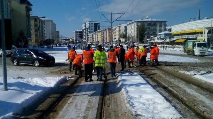 Raylı Sistem Yeniden Hizmet Vermeye Başladı