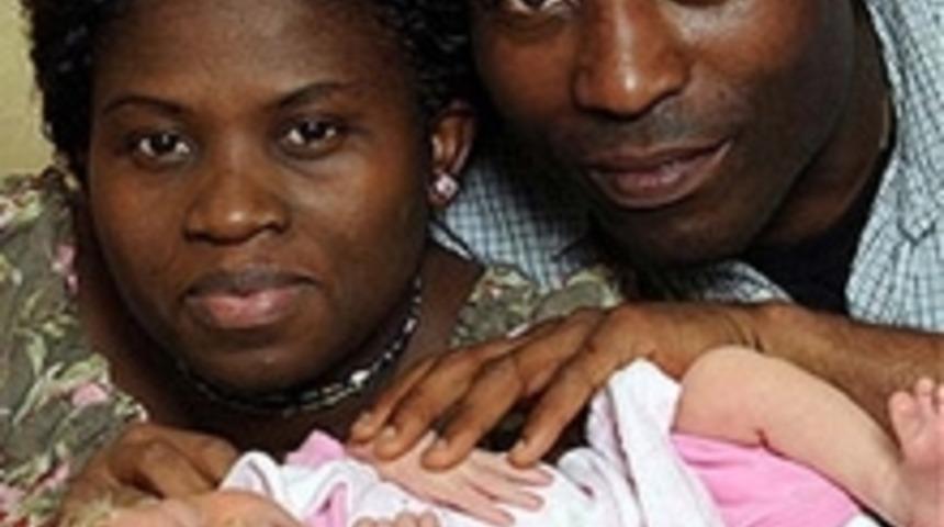 Siyahi &Ccedil;iftten Beyaz Bebek!