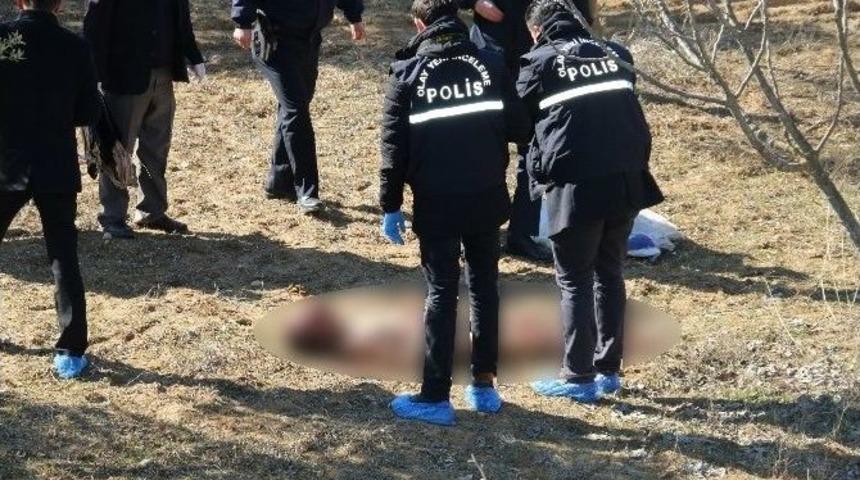 D&ouml;v&uuml;lerek &Ouml;ld&uuml;r&uuml;len Şahsın Cesedi &Ccedil;ıplak Halde Bulundu