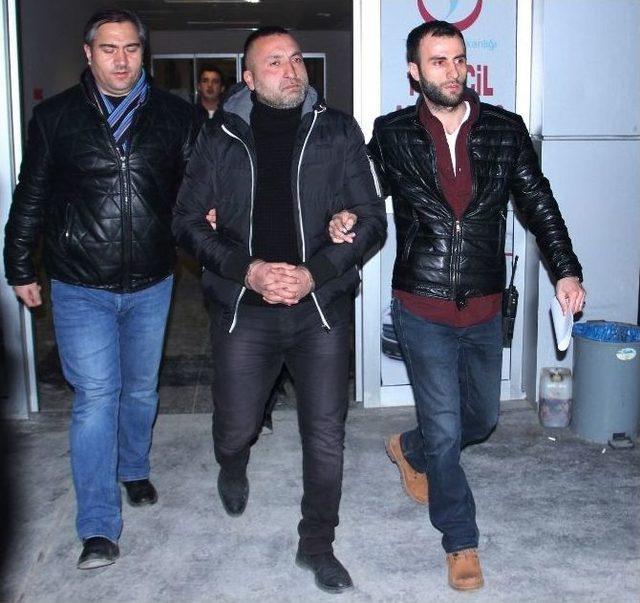 İş Adamına Avm&rsquo;de Silahlı Saldırı G&uuml;venlik Kamerasında 2