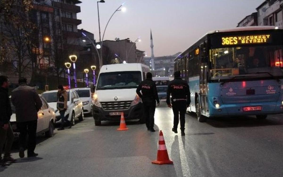 İstanbul Polisi Yabancı Şahıslara Y&ouml;nelik Uygulama Yaptı