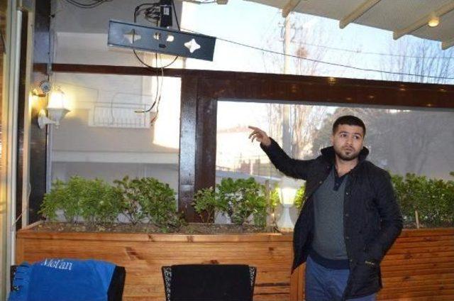 Kafeden Televizyon Hırsızlığı Kamerada 1
