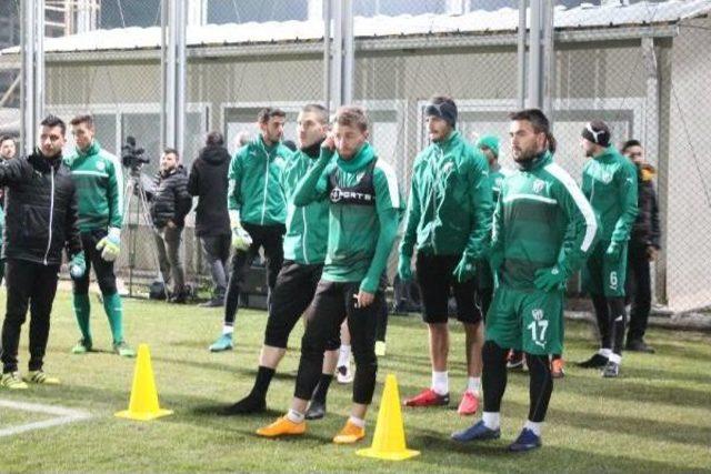 Bursaspor&rsquo;Da Mutlu Top&ccedil;u Startı Verdi 2