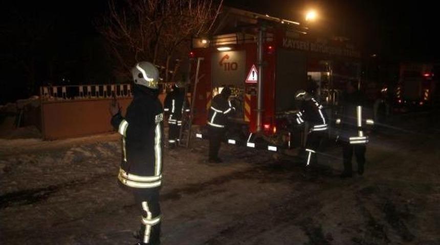 Erkek &Ouml;ğrenci Yurdunda Korkutan Yangın