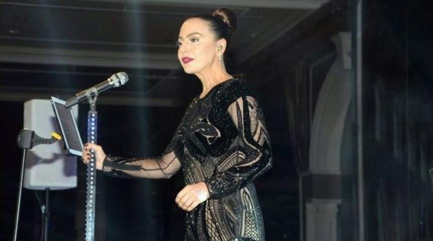 Ebru G&uuml;ndeş 14 Şubat&rsquo;ta Sevgililer İ&ccedil;in S&ouml;yleyecek