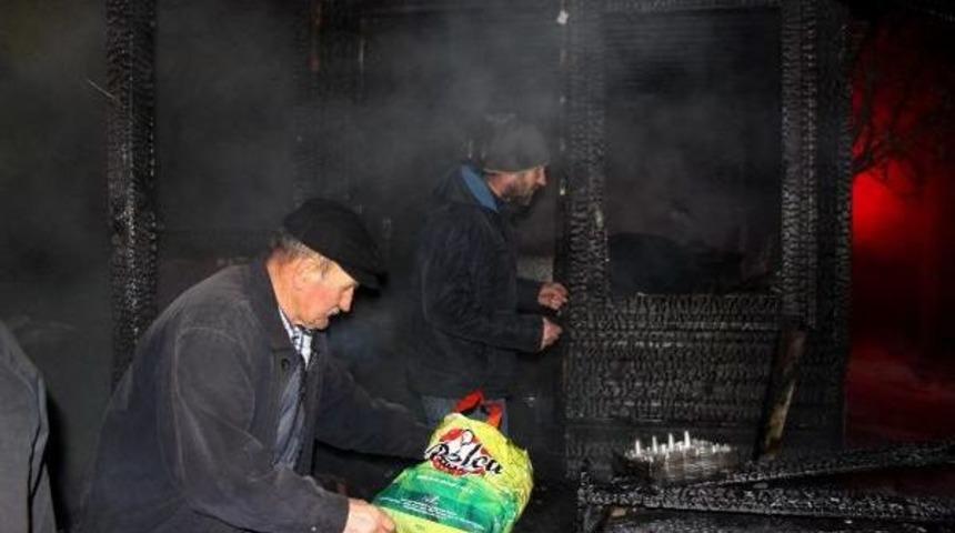 T&uuml;rbede Y&ouml;resel &Uuml;r&uuml;n Satılan 8 D&uuml;kkan Yandı