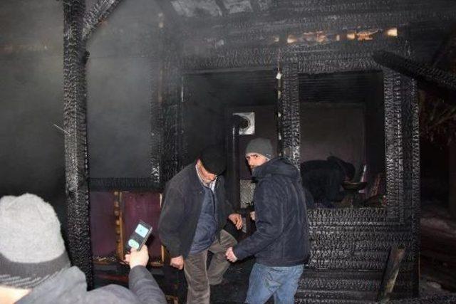 T&uuml;rbede Y&ouml;resel &Uuml;r&uuml;n Satılan 8 D&uuml;kkan Yandı 1