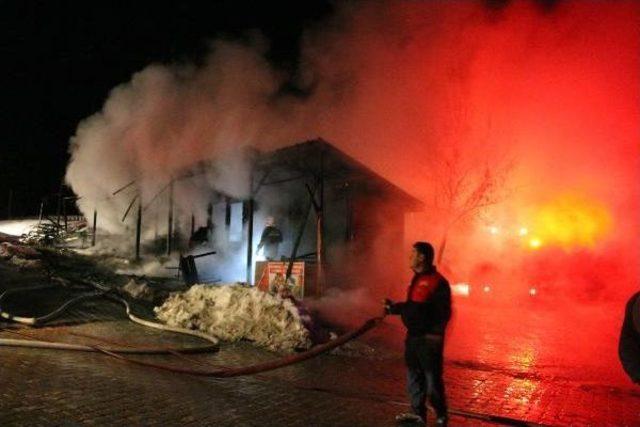 T&uuml;rbede Y&ouml;resel &Uuml;r&uuml;n Satılan 8 D&uuml;kkan Yandı 3