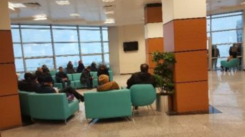 Bitlisliler Yolda Kalanlara Evlerini Ve İş Yerlerini A&ccedil;tı