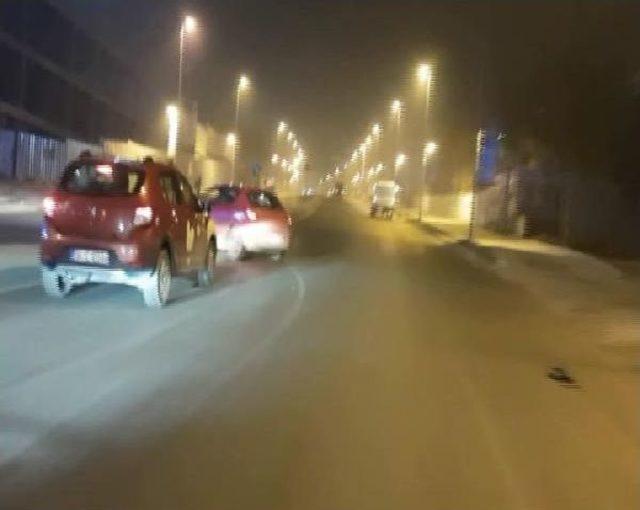 Asker Konvoyunda Drift Yapan Ara&ccedil; Trafiği Tehlikeye Soktu 1