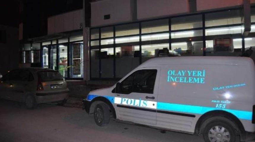 Av T&uuml;feği Ile Market Soydular