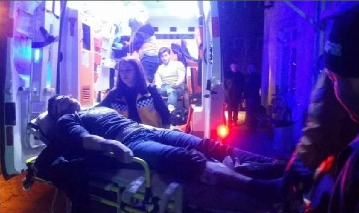 Yol Verme Kavgasında Silahlar &Ccedil;ekildi: 2 Yaralı