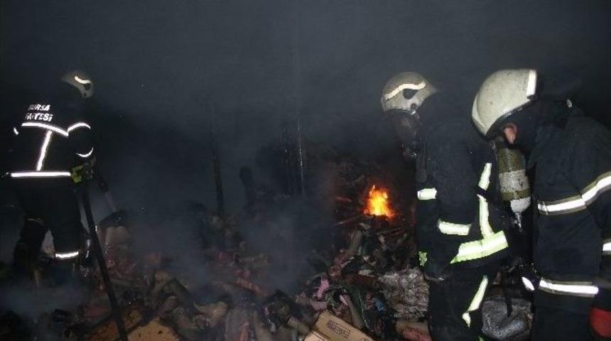 Bursa&rsquo;da Korkutan Depo Yangını