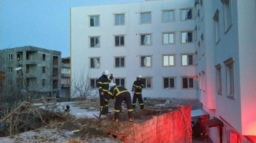 Metruk Evde Yangın &Ccedil;ıktı