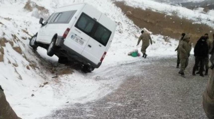 Şiddetli R&uuml;zgar Sincik&rsquo;te Hayatı Olumsuz Etkiliyor