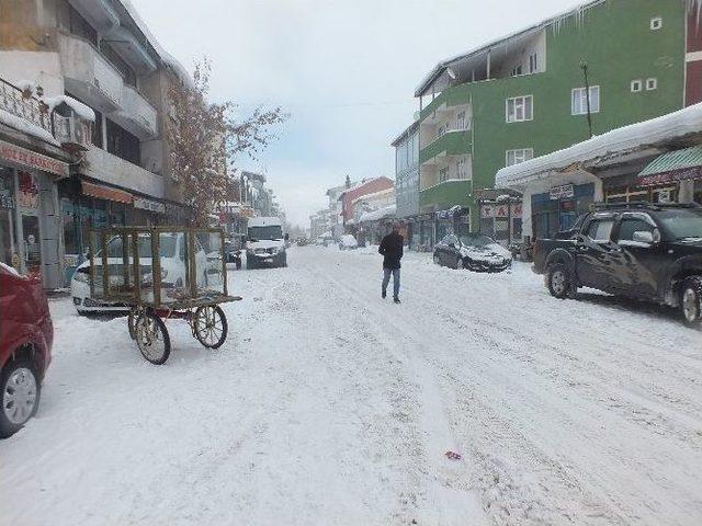 Malazgirt’te Kar Yağışı Ve Tipi