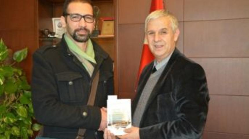 S&ouml;keli Gen&ccedil; Yazardan &ldquo;oğluma Yalnızlık Hikayeleri&rdquo;