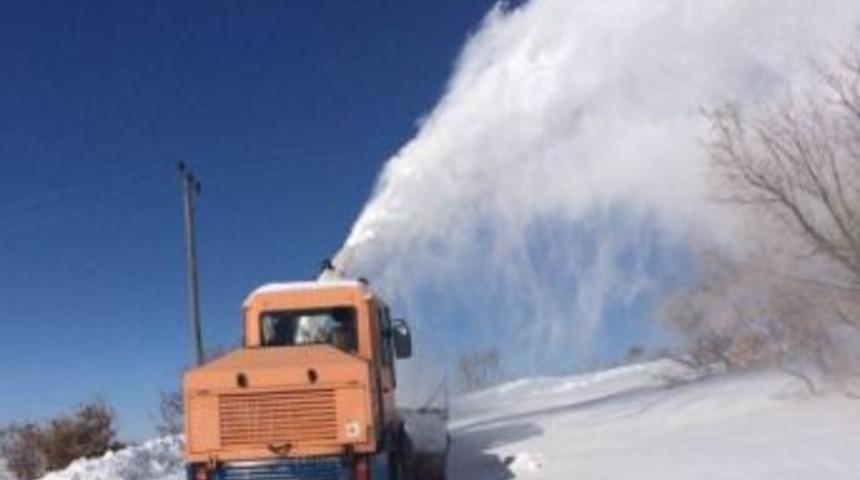 Elazığ&rsquo;da 272 K&ouml;y Yolu Kar Nedeniyle Ulaşıma Kapandı
