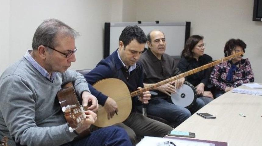 (&ouml;zel Haber) Bir Ellerinde Neşter, Bir Ellerinde Saz